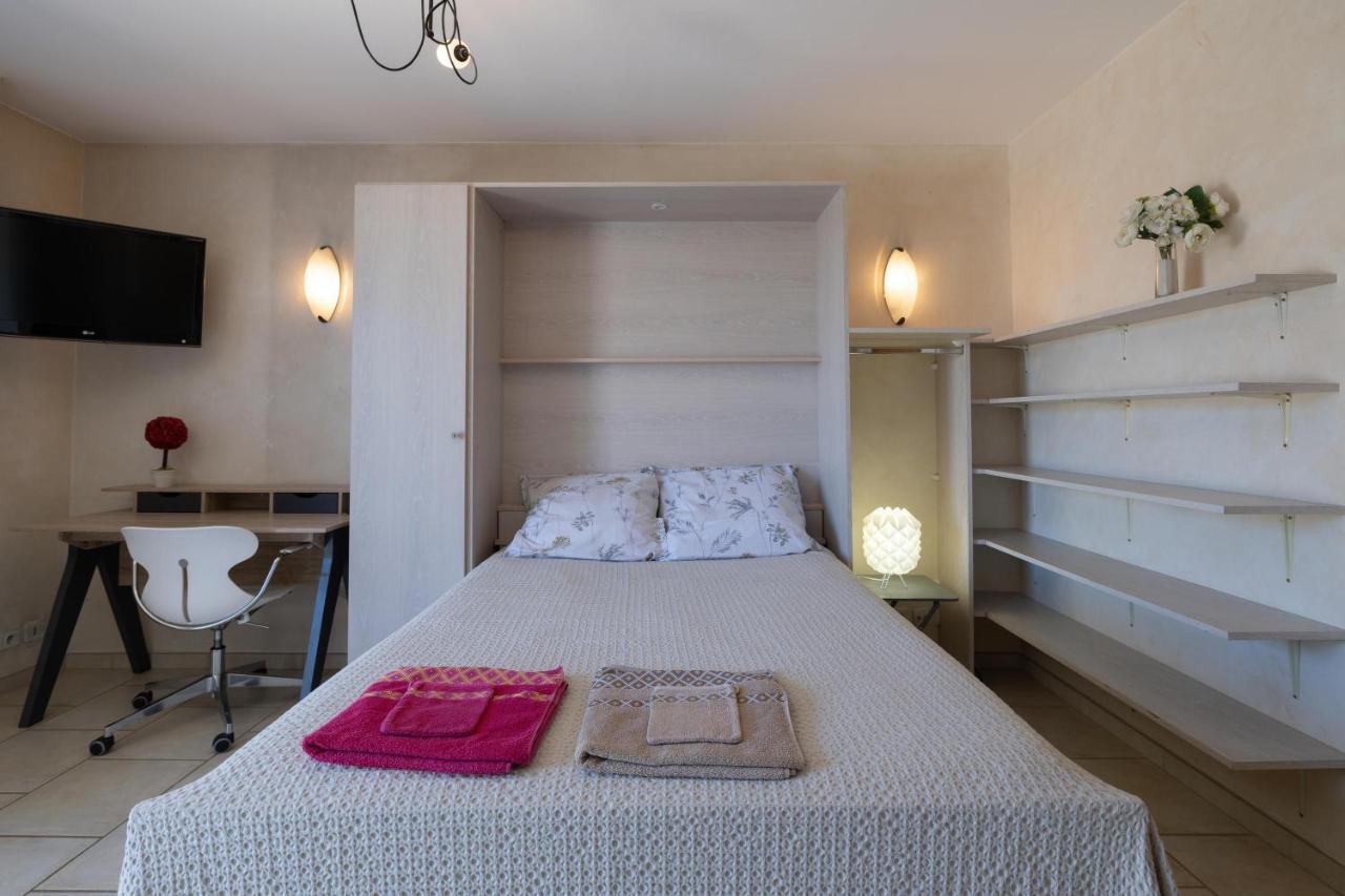 Appartement Studio avec vue sur Montagne à Annecy Extérieur photo